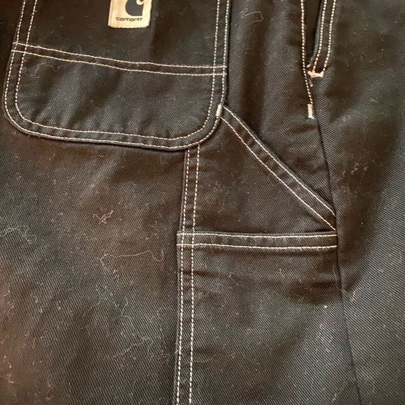 Carhartt black denim skirt, high waist, raw hem. 4 pockets plus 2 on the side. - Picture 3 of 6